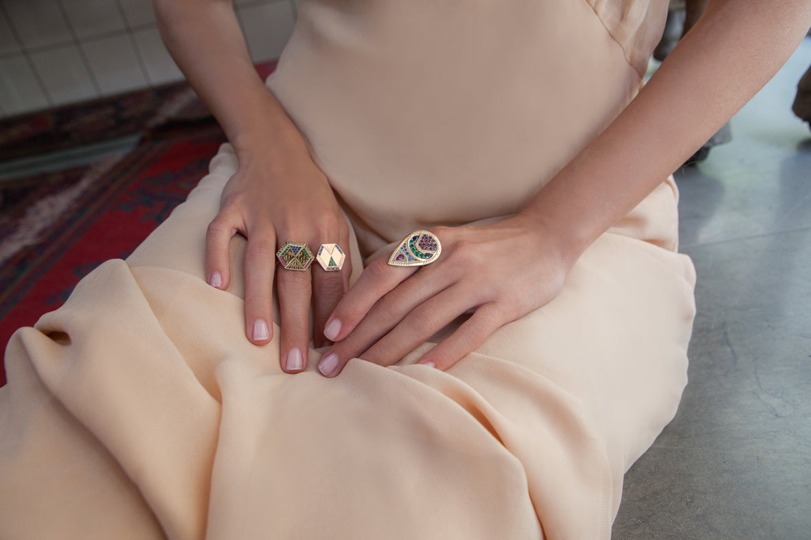 Ring Zuhno Fine Pink Gold K9 with Sapphires and Tsavorites